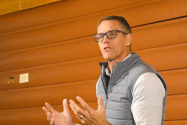 Feenstra visits Creston, receives local endorsement