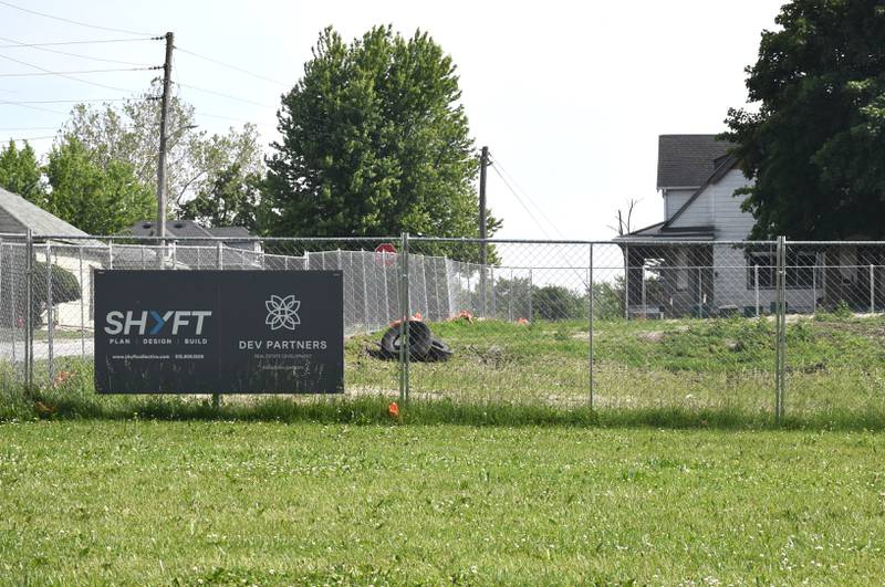 Land where Lincoln Elementary School used to sit is being developed by Parkway Heights Rowhouses LLC into 36 units.