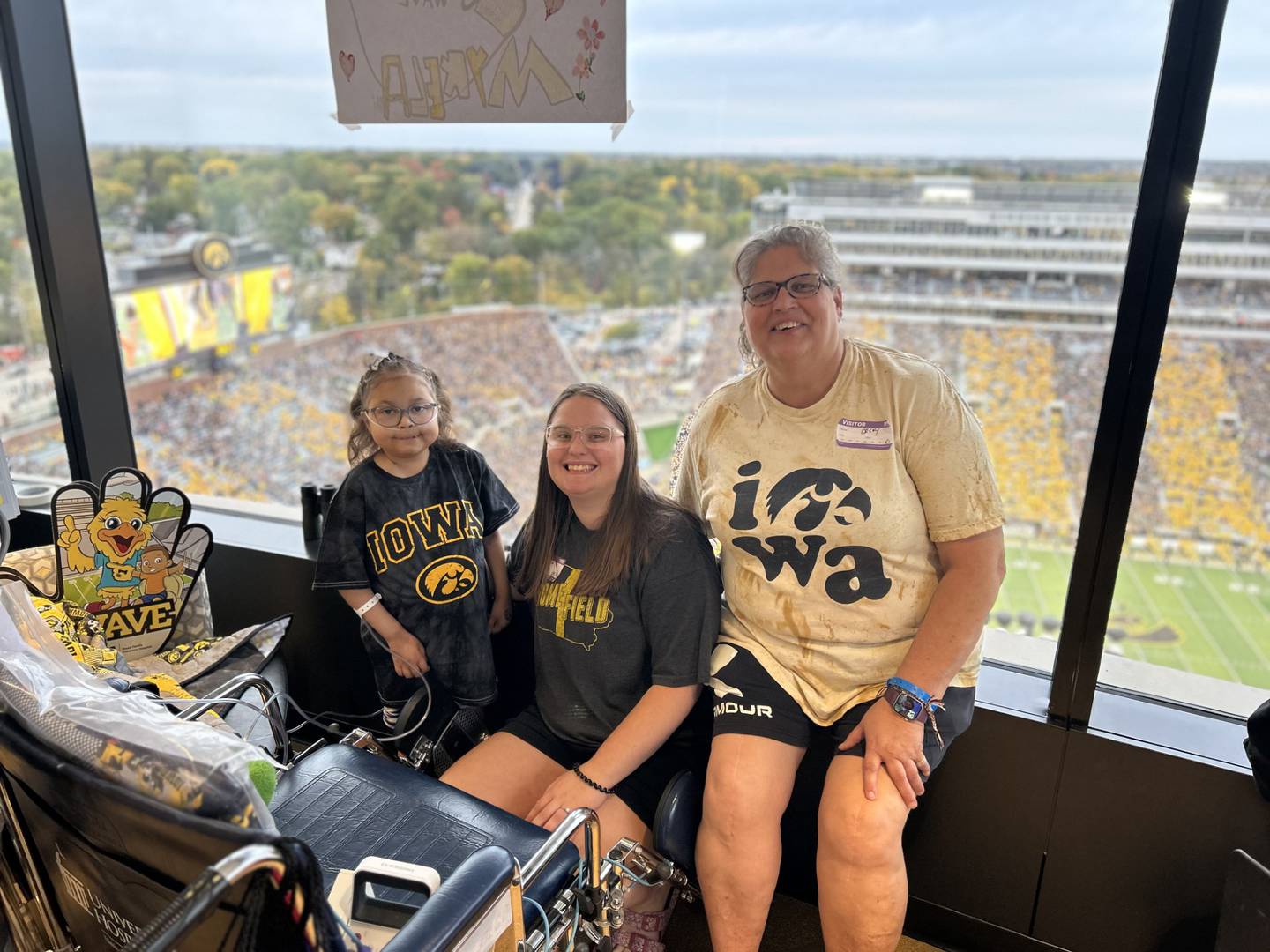 Mykela Shields with big sister Heylee and mom Becky during the Iowa Wave.