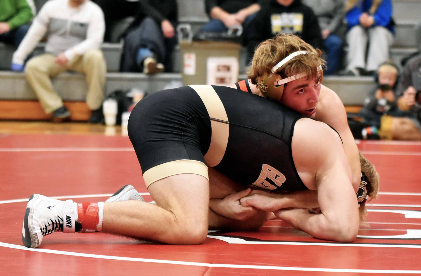 Will Bolinger holds Kellan Scott of Glenwood in the final and deciding bout of the dynamic dual. Bolinger squeezed out a narrow 7-6 decision.