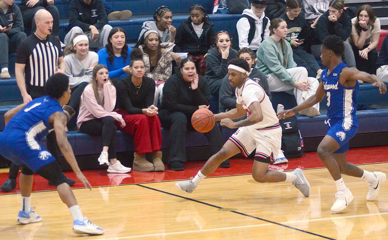 Southwestern guard Frae Wilkins advances the ball against Kirkwood's defense Thursday. The No. 14-ranked Eagles won, 81-58.