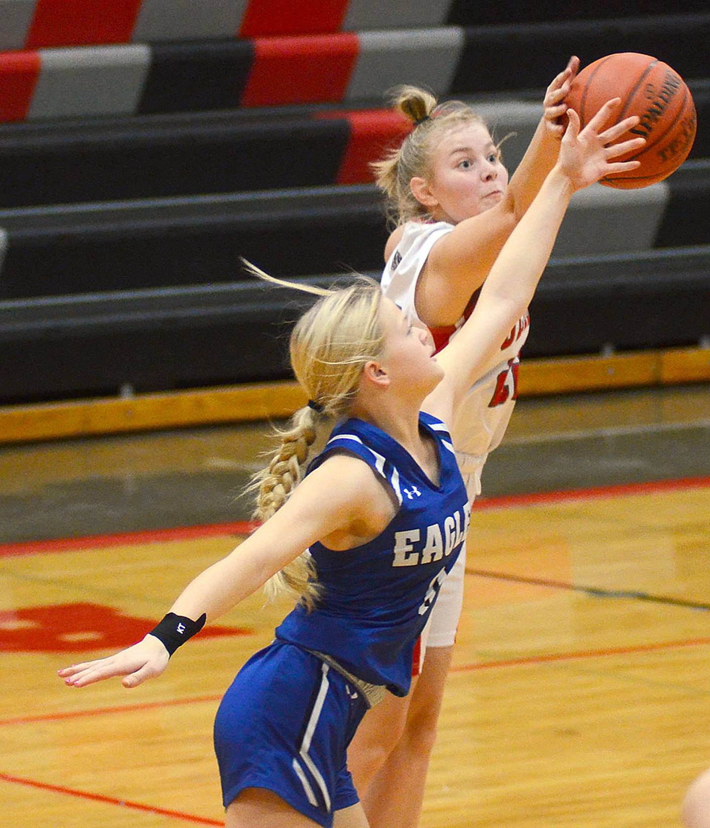 Firstplace Eagles soar at OM Creston News