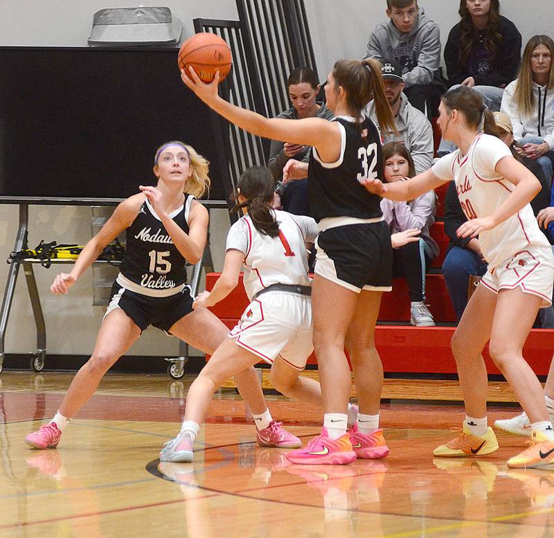 Nodaway Valley's Izzy Eisbach (15) moves to take a handoff from teammate Emma Boswell (32) during last Friday's game at Earlham.