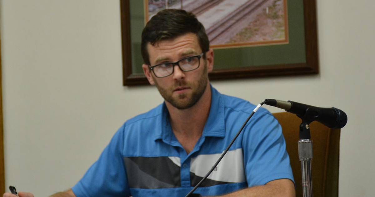 Carroll serves in first meeting as mayor Creston News