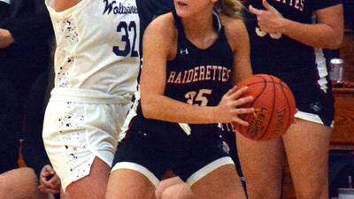 Mount Ayr holds off Wolverines in POI opener