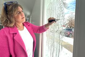 From blank glass to Christmas joy, Kuhns reconnects with love of art