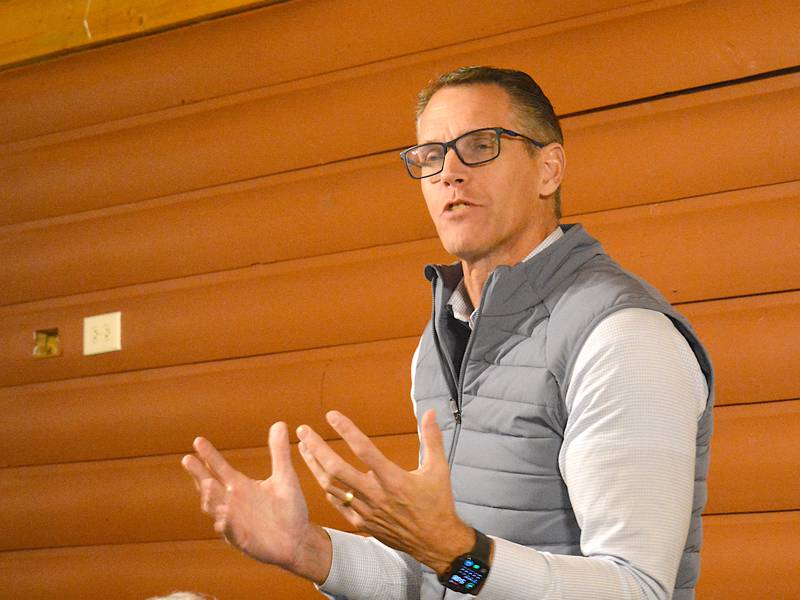 Feenstra visits Creston, receives local endorsement