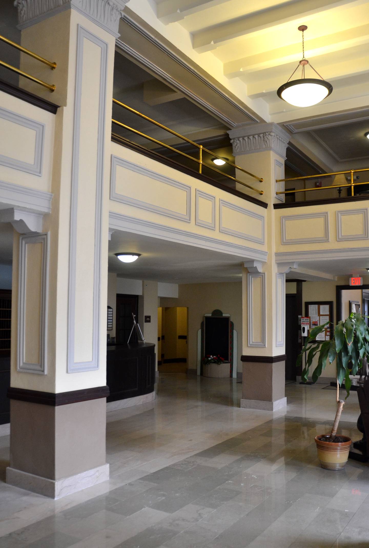 Today, the Iowana's lobby has plenty touches of its historic past.