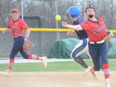 DMACC softball sweeps Spartans