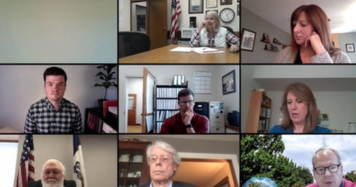 Carroll, Axne, mayors meet around COVID stimulus roundtable Creston News