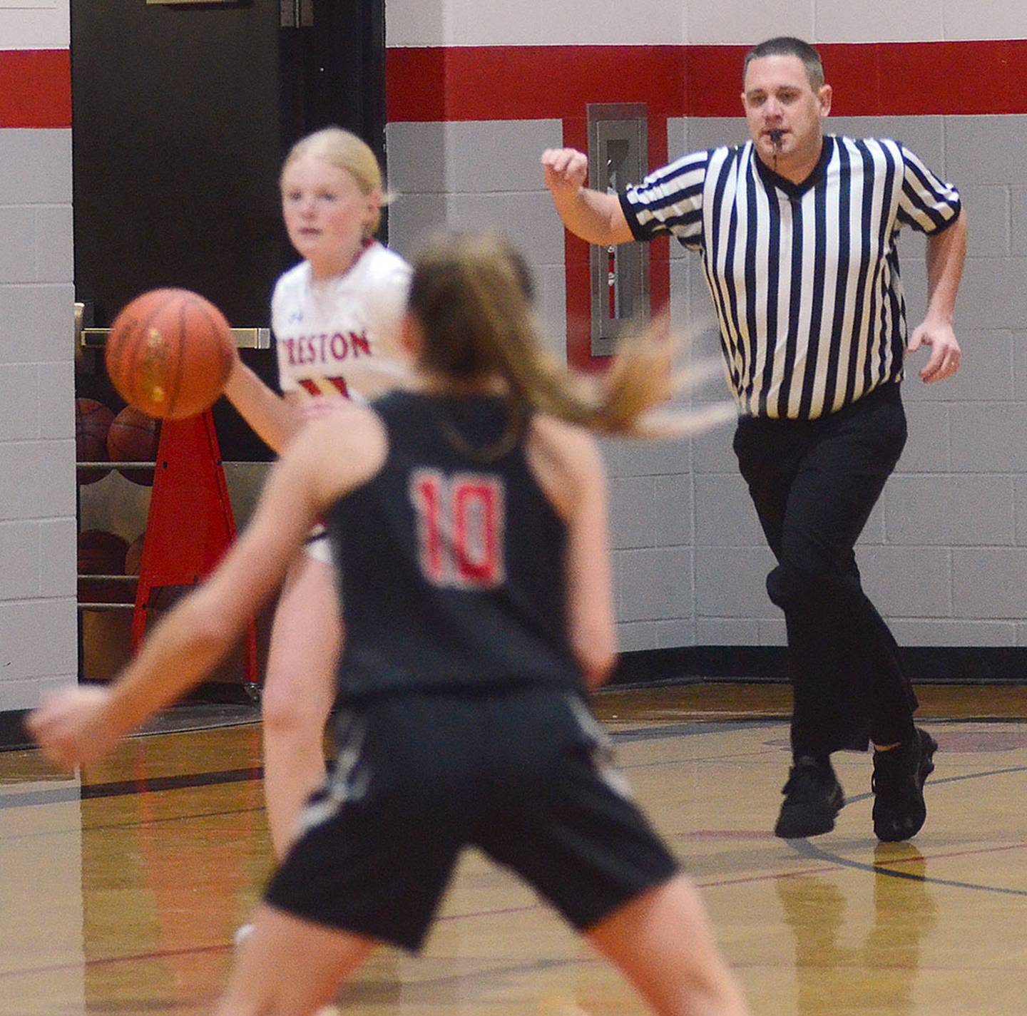 Official Jeff Veitz follows the action while working at a Creston middle school game last season.