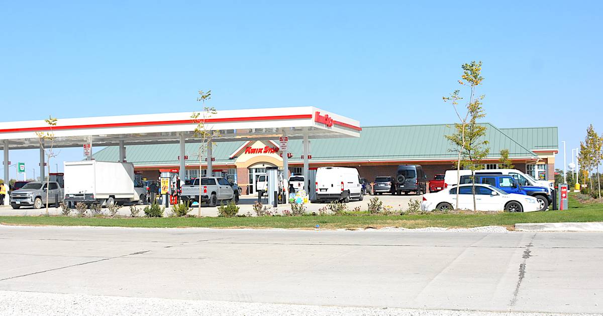 Stuart Kwik Star opens to happy customers Creston News