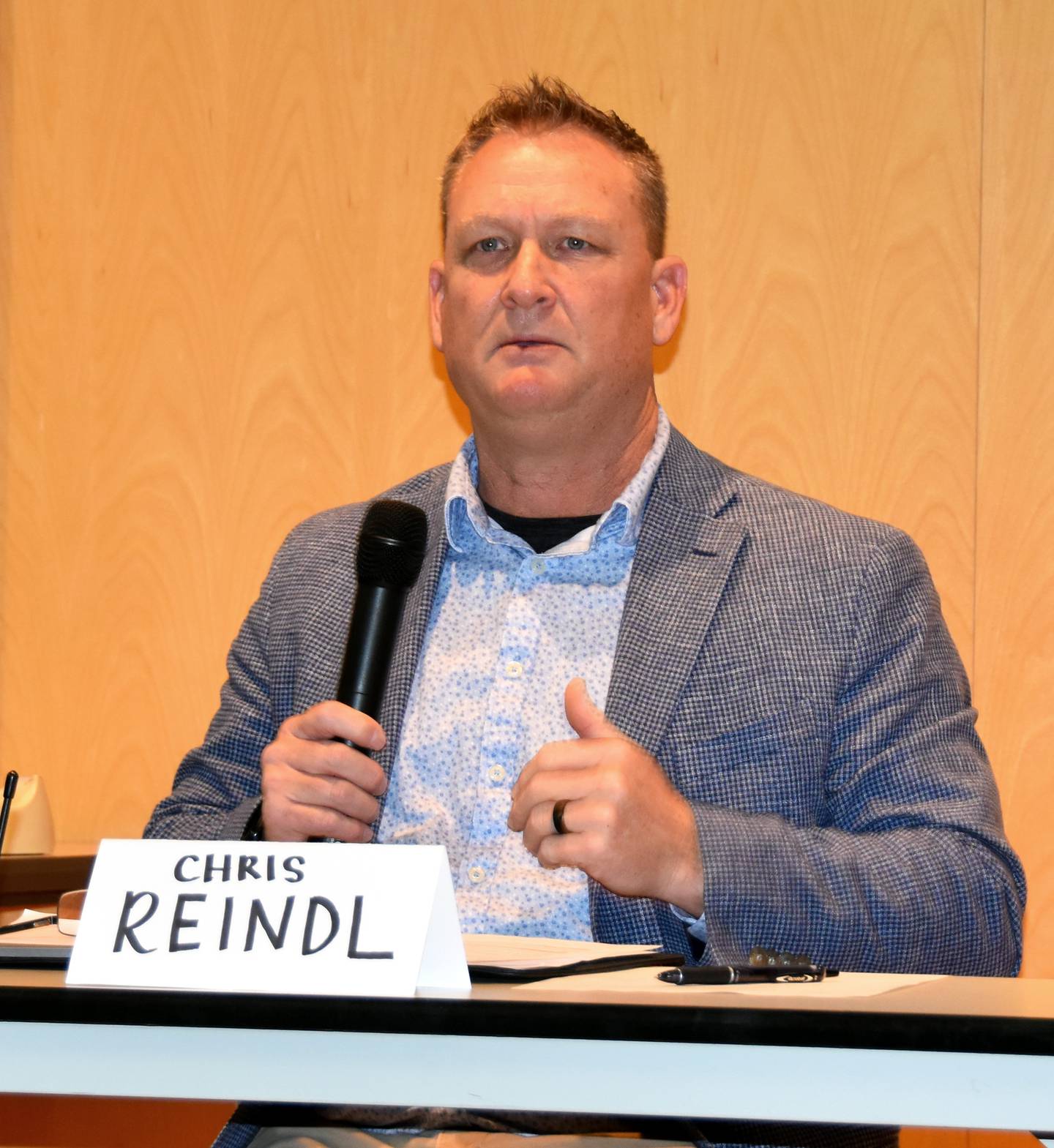 Mayoral candidate Chris Reindl speaks during Monday's forum.