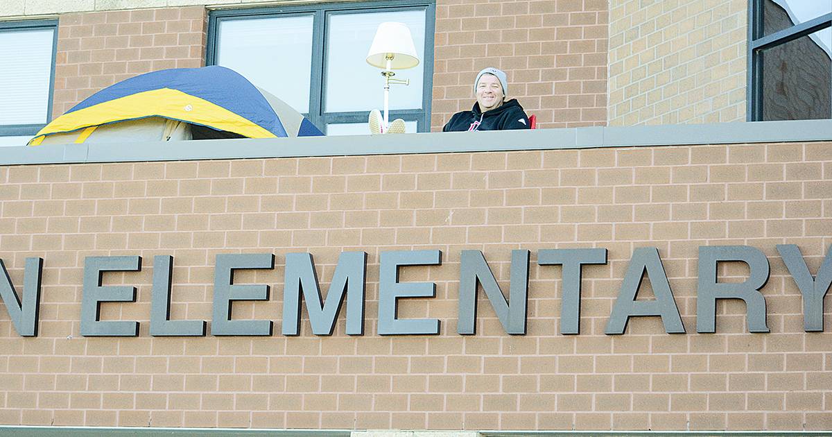 Driskell spends night on roof of elementary school Creston News
