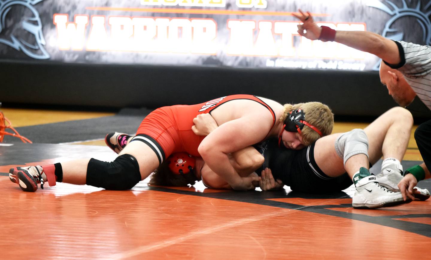 Creston's Gunner Martwick defeats Greyson Ehresman.