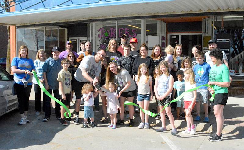 With his wife, Katelinn, their two children, his mom Donnell Griffith and Greenfield leaders from Chamber Main Street and Development and the city, JR Hicks cuts the ribbon on his new location for Jokers Fitness Factory at 284 Public Square — most recently the home of The Corner coffee shop.