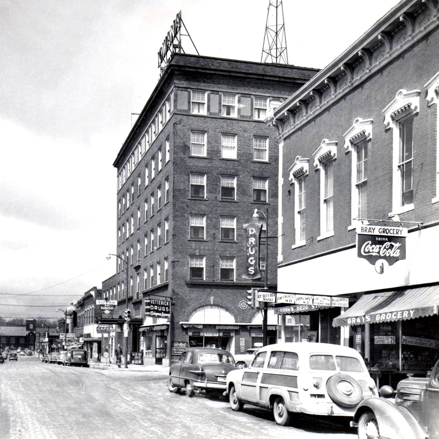 Many shops lined the roads around the Iowana Hotel.