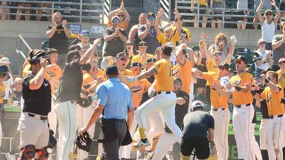 Frost helps Hawks contend