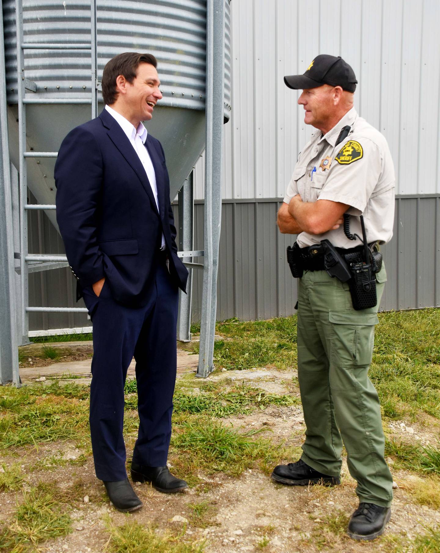 Gov. DeSantis meets Adams County Sheriff Alan Johannes before heading off to Des Moines for a gathering of evangelical Christians.