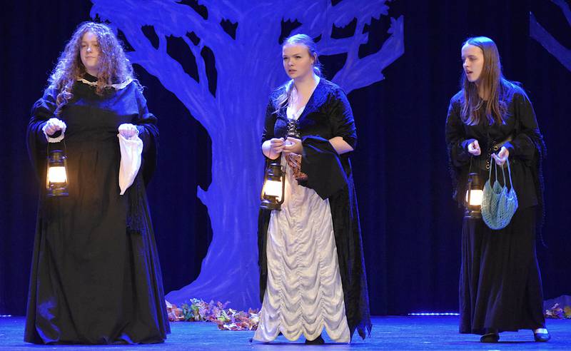 Creston drama students perform "The Legend of Sleepy Hollow."