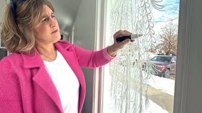 From blank glass to Christmas joy, Kuhns reconnects with love of art