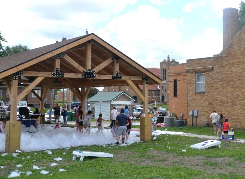 Gibson Memorial Library hosted a kickoff to the summer reading program June 1.