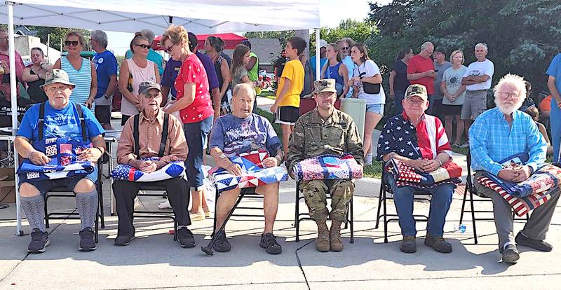 Orient veterans receive quilts