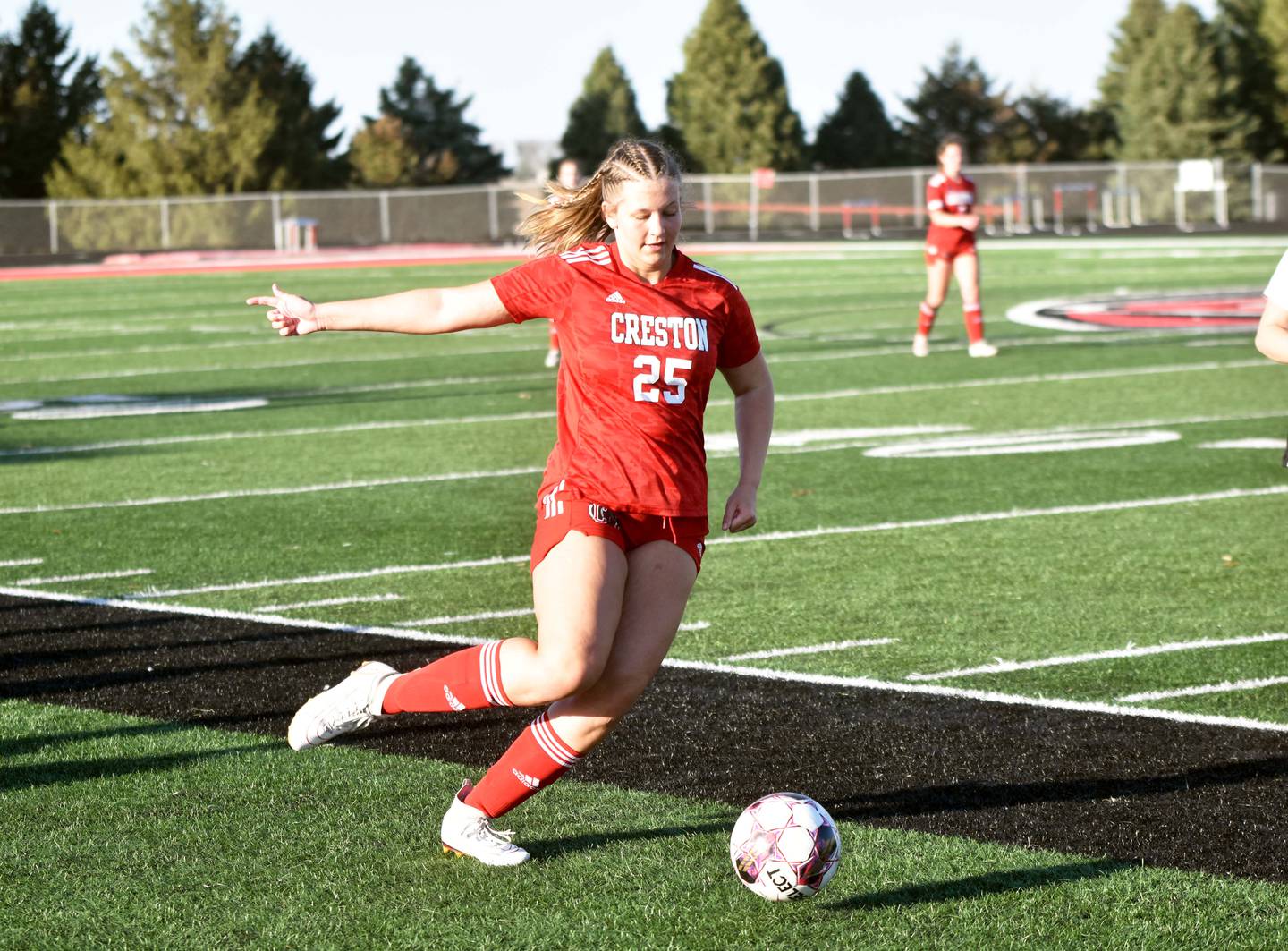 Lillian Dahl launches the ball downfield.