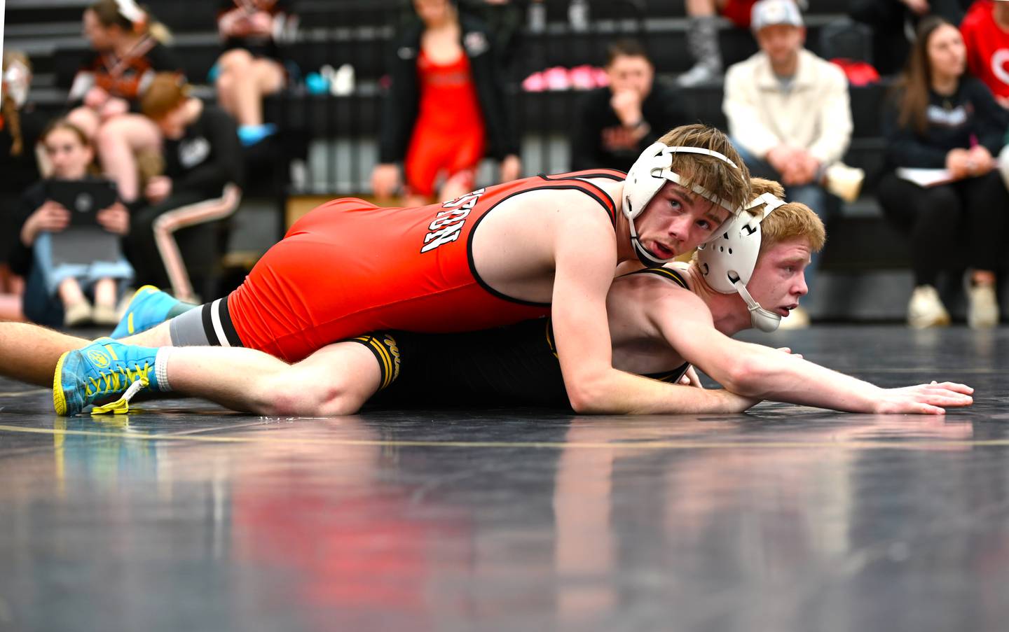 Kylen Parsons wrestles Kline Kiburz of Winterset Saturday in the 120-pound third-place match.