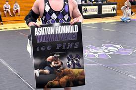 Honnold sets new career wins record as No. 5 Wolverines finish spotless at home