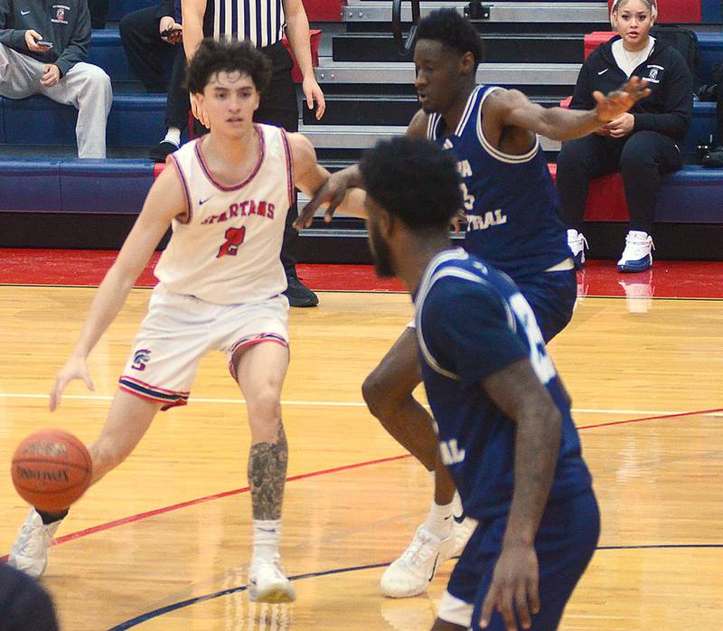 Southwestern's Alec Belter surveys the lane for an opening during Saturday's game against Iowa Central. Belter scored a team-high 20 points in the 98-59 loss.