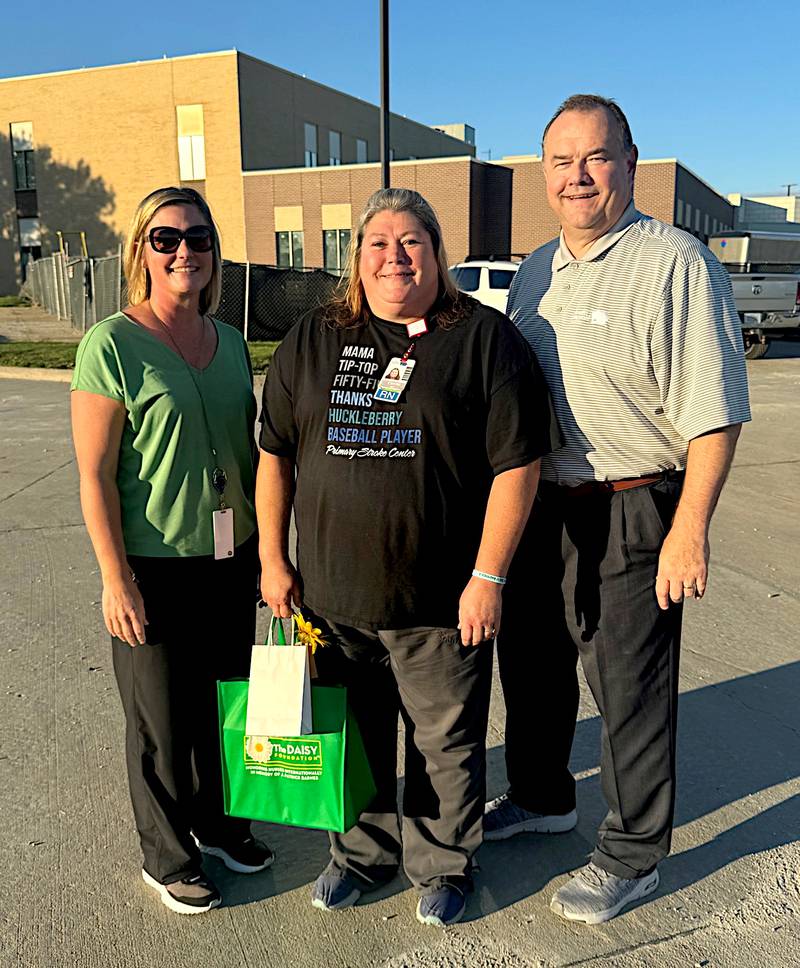 Carrie Wood, center, was awarded the fall's DAISY award.