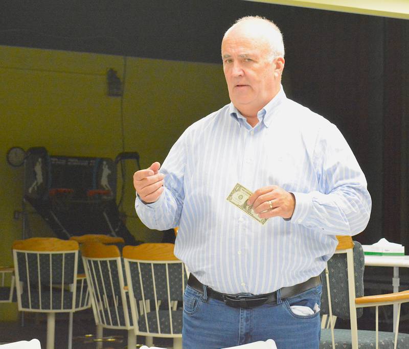 Jim Carlin speaks to the Clarke County Republicans Central Committee and guests.