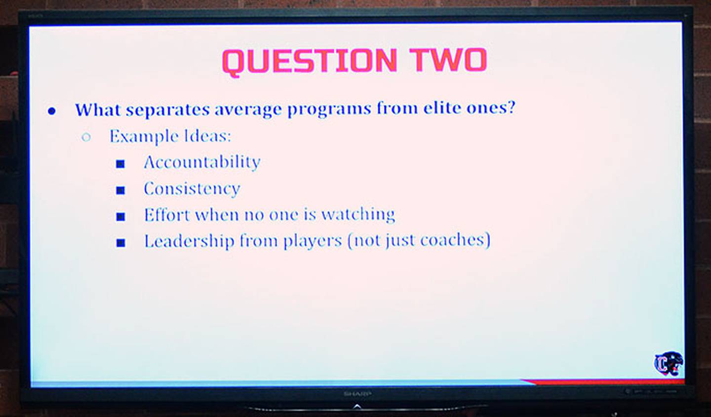 A sample discussion question from the CHS leadership class addresses the difference between average and elite programs.