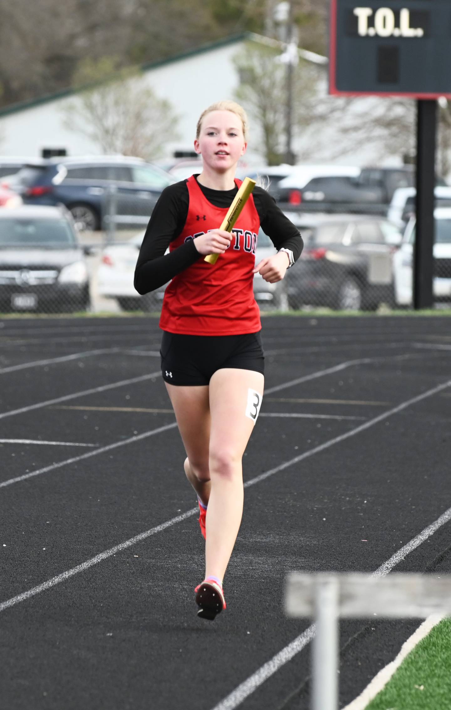 Reese Strunk runs the anchor leg of the 4x800m relay.