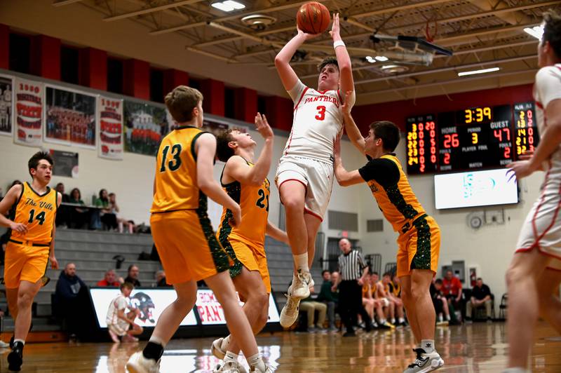 Creston’s lead scorer Rhett Driskell splits defenders in a jump shot Tuesday against Maryville. Driskell scored 31.