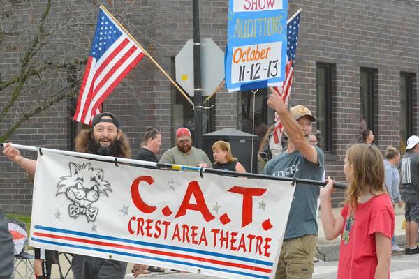 Crest Theatre announces holiday show ‘One Christmas Eve at Evergreen Mall’