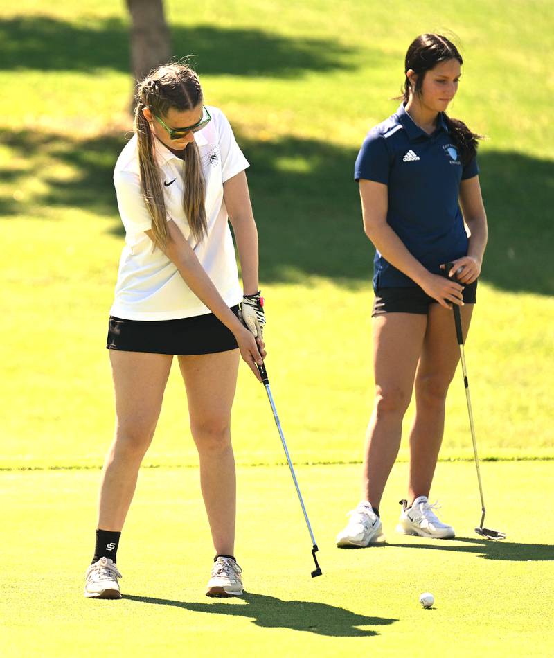 Nodaway Valley's Taryn Gutierrez putts the ball during the 2025 POI tournament at Leon.