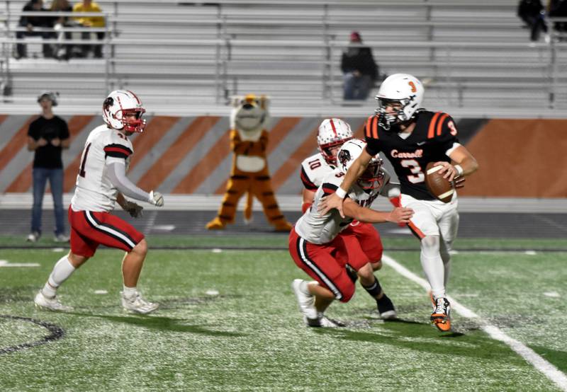 From left, Ethan Holliday, Coltyr Frey and Colby Brammer chase down Carroll quarterback Camden King in the backfield Friday. The Panthers lost the district match 50-0.