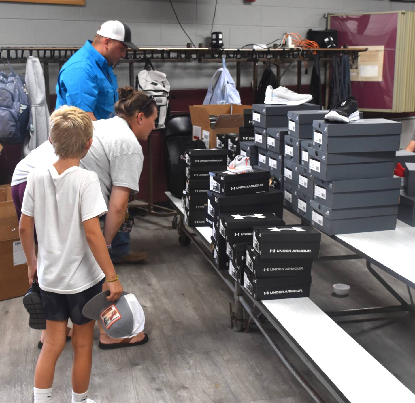 A student, Diagonal staff member and shoe store employee search for the perfect shoe.