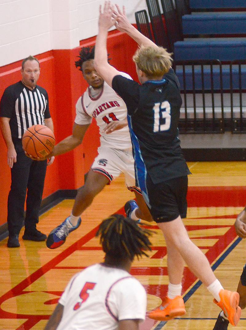 Southwestern's Micah Hines slips a pass to teammate Michael Smith (5) during Tuesday's home game. Hines had six points in the 73-53 loss.