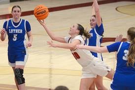 DeVault, Simpson see women’s hoops season close