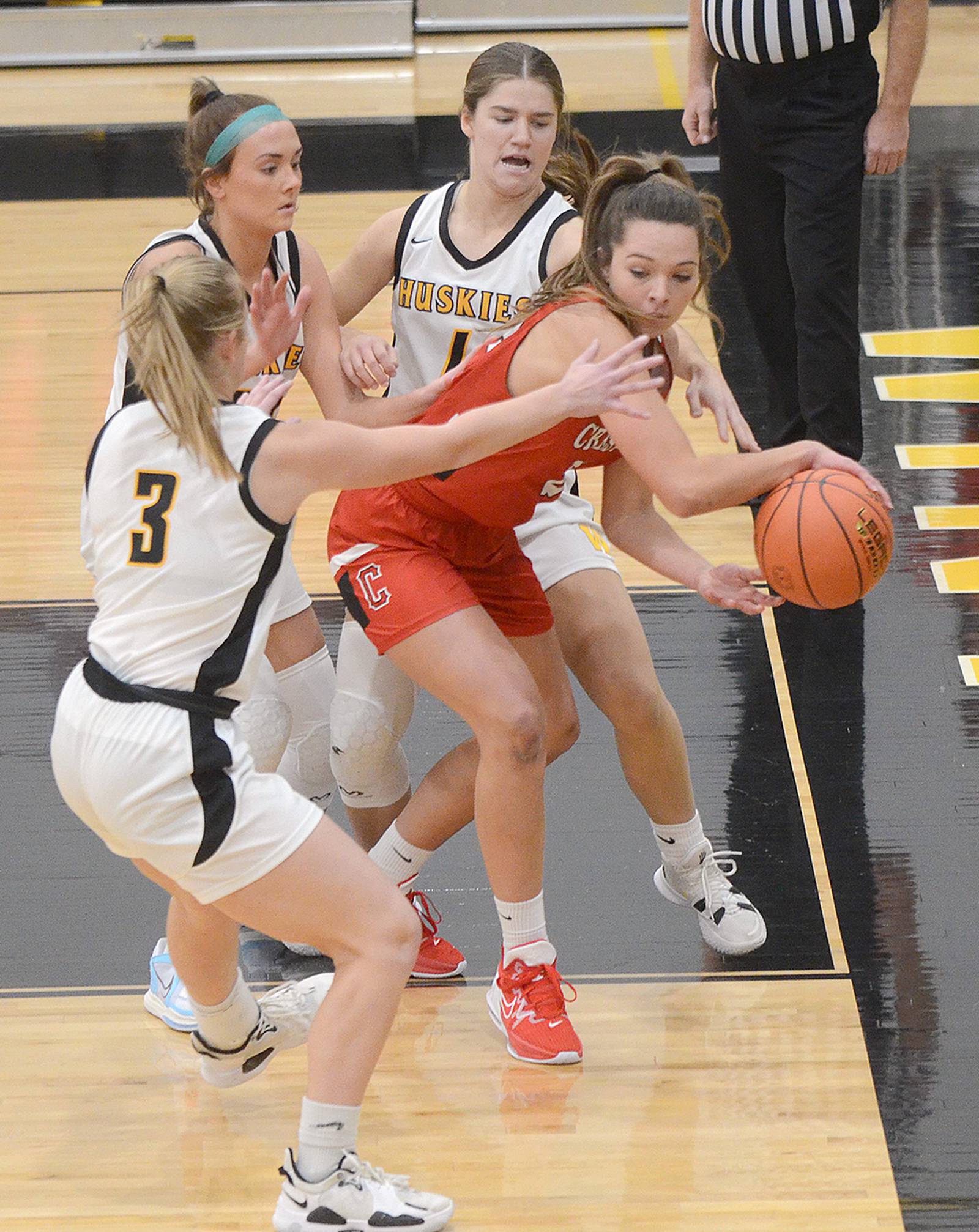 Winterset girls open strong Creston News