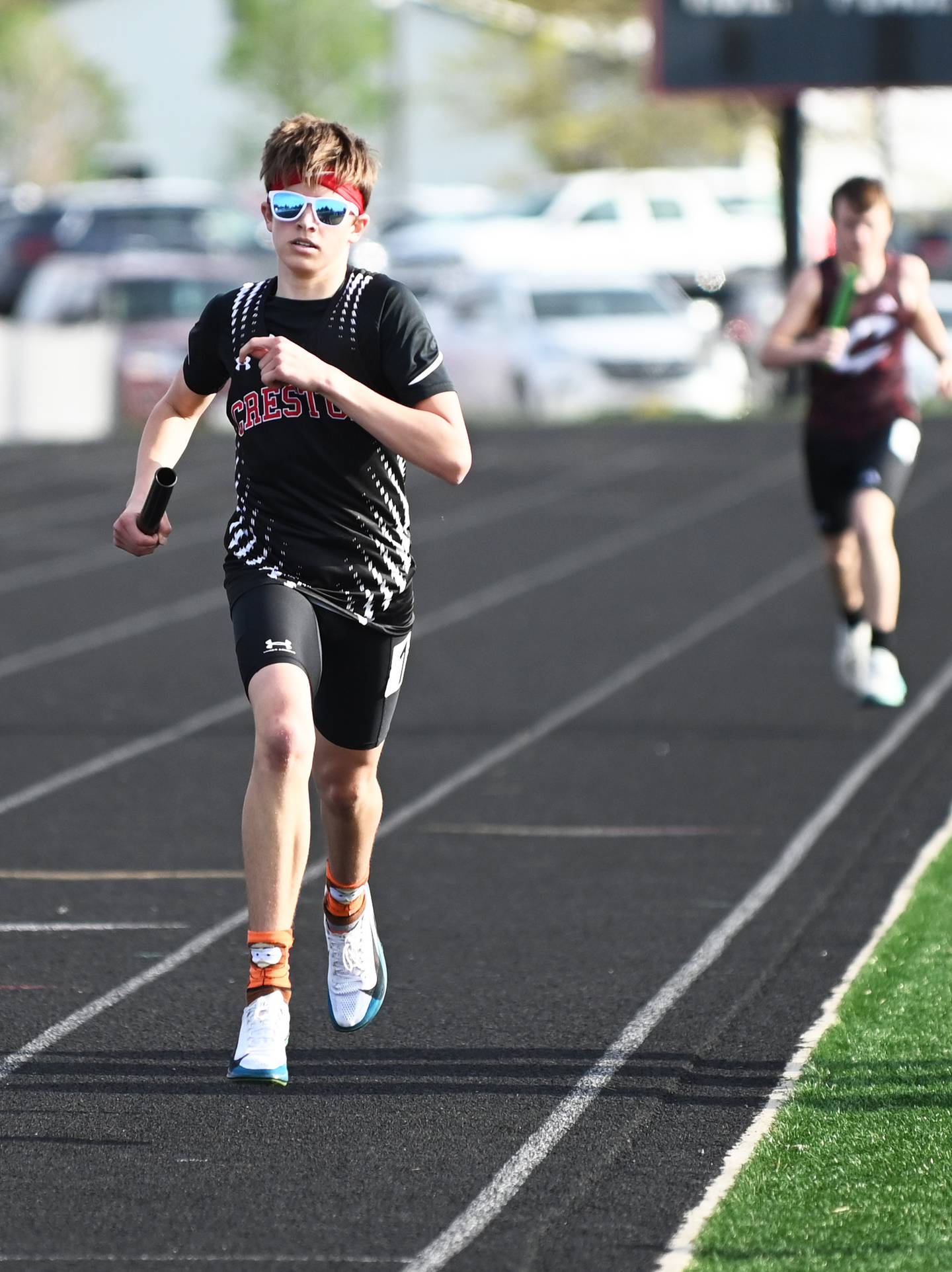 Ryder Baird runs the anchor leg of the winning 4x800m relay.