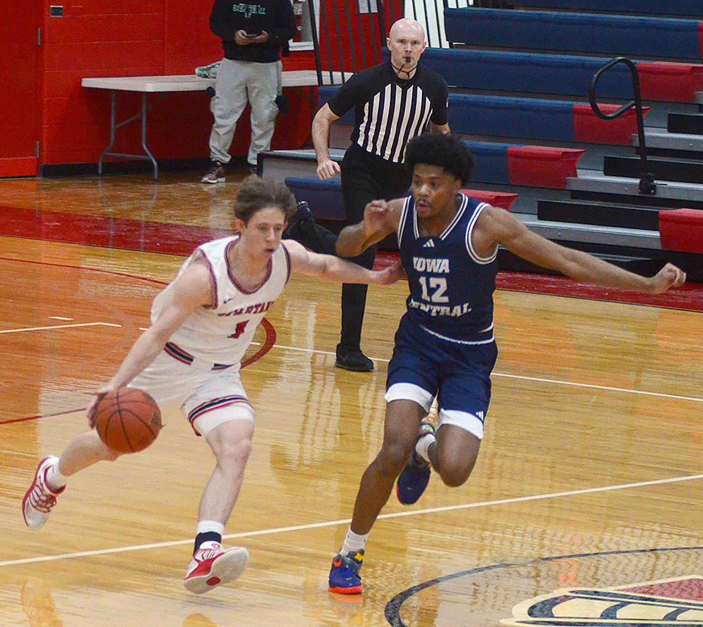Southwestern point guard Theo Alexandersson Ohnell takes the ball upcourt against Jalen Wynter of Iowa Central.