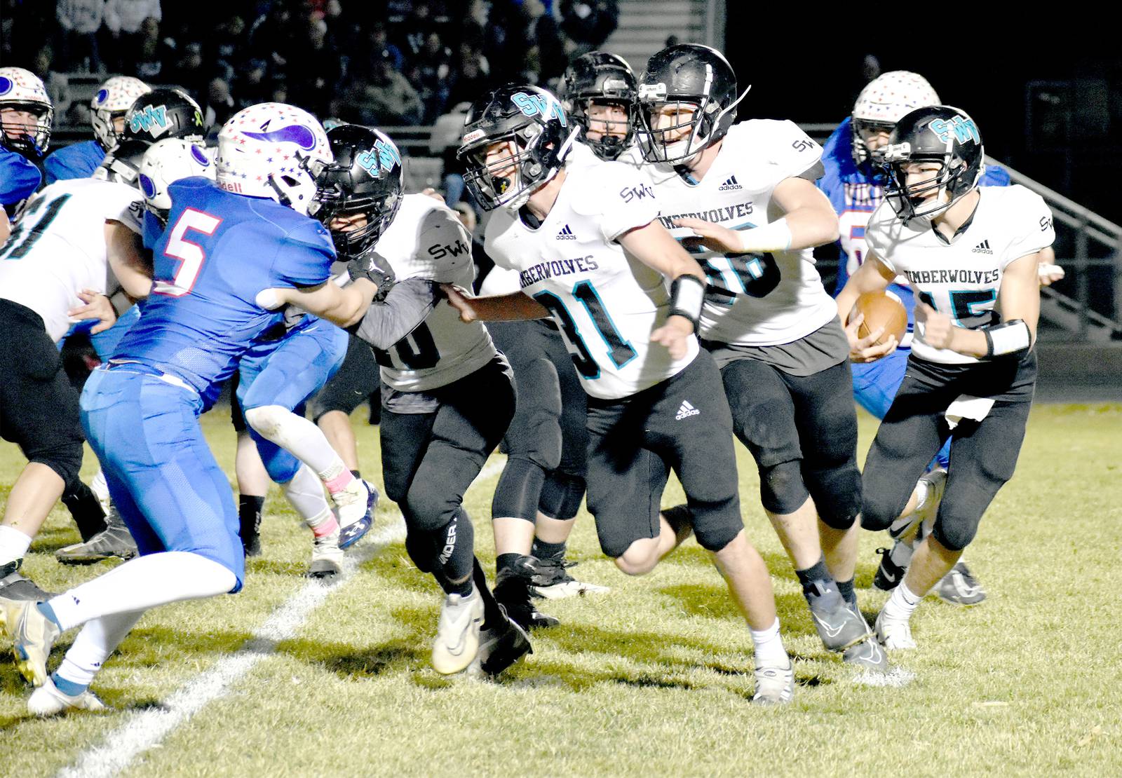 Timberwolves football season ends in second round – Creston News