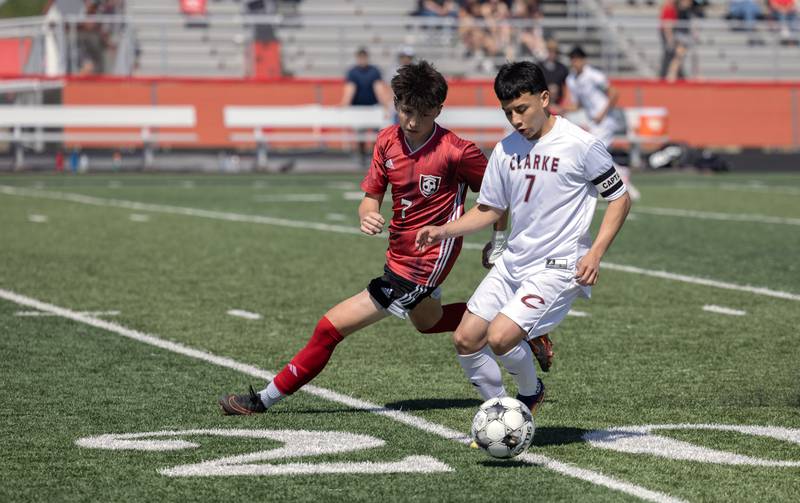 Carlos Tellez-Page keeps pace with Clarke's Jordyn Deleon Saturday during the Creston Invitational.